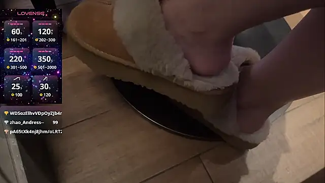 Snapshot of Tw_Zoella chatting on March 14, 8:10 am Tw Zoella online show from March 14, 8:10 am