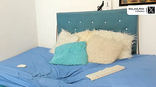 Snapshot of Max_and_Peter chatting on January 8, 7:24 pm Max and Peter online show from January 8, 7:24 pm