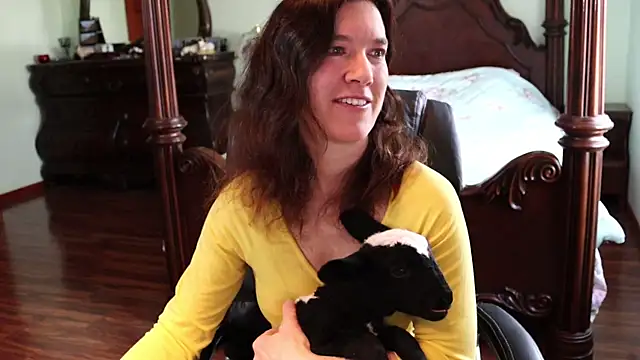 Snapshot of thornburyrose chatting on March 3, 2:37 pm thornburyrose online show from March 3, 2:37 pm