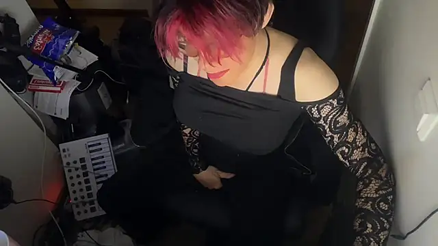 Snapshot of ecd011 chatting on September 29, 1:00 am ecd011 online show from September 29, 1:00 am