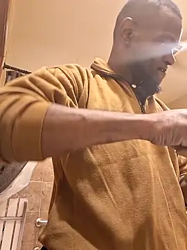 Snapshot of Maculine_Stayr chatting on February 24, 1:03 am Maculine Stayr online show from February 24, 1:03 am