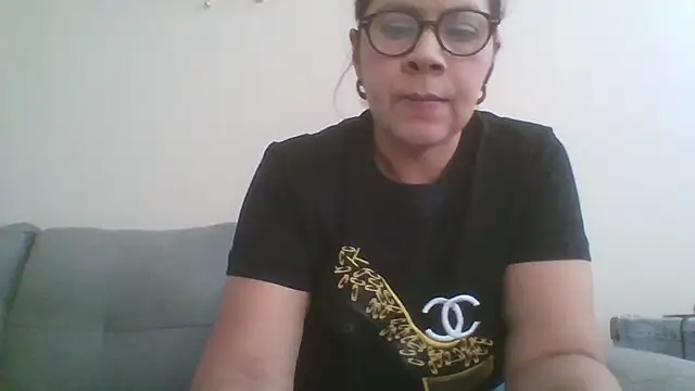 Snapshot of Sara_Brandon chatting on October 26, 4:13 pm Sara Brandon online show from October 26, 4:13 pm