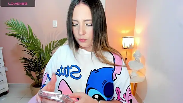 HannaMiller 1 online show from May 6, 5:07 pm