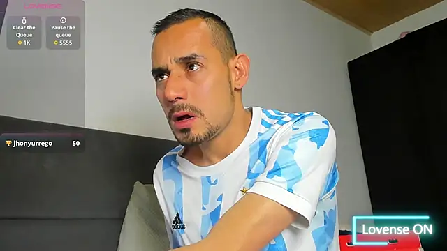 Snapshot of jhonyalzate2 chatting on February 18, 1:56 am jhonyalzate2 online show from February 18, 1:56 am