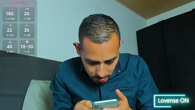 Snapshot of jhonyalzate2 chatting on February 24, 3:26 am jhonyalzate2 online show from February 24, 3:26 am