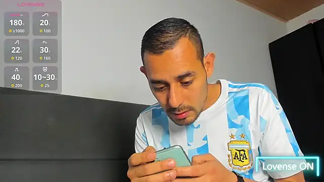 Snapshot of jhonyalzate2 chatting on February 25, 2:21 am jhonyalzate2 online show from February 25, 2:21 am