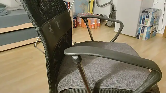 Snapshot of lumpi99 chatting on October 11, 3:17 am lumpi99 online show from October 11, 3:17 am