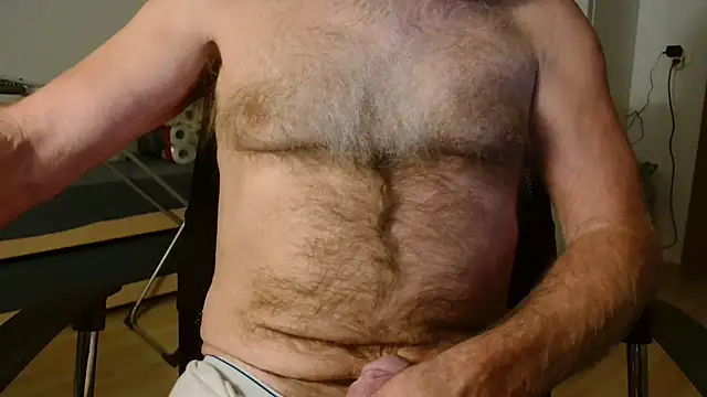 Snapshot of lumpi99 chatting on October 17, 2:26 am lumpi99 online show from October 17, 2:26 am