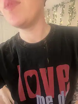 Snapshot of thetinyblue chatting on March 7, 4:44 pm thetinyblue online show from March 7, 4:44 pm