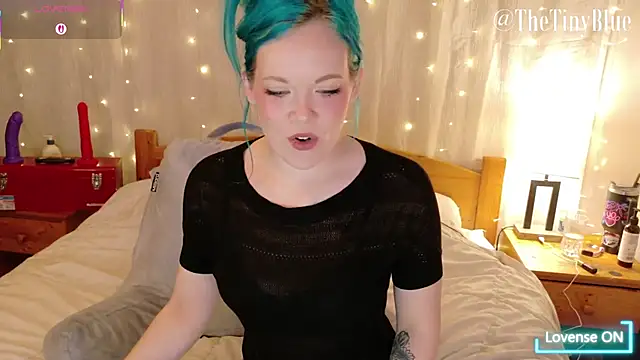 Snapshot of thetinyblue chatting on February 9, 5:39 pm thetinyblue online show from February 9, 5:39 pm