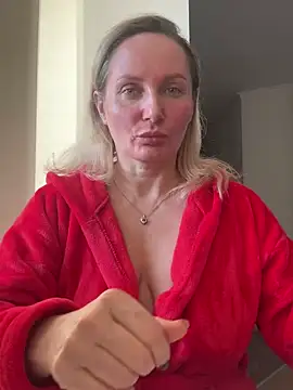 Snapshot of AngelOxy chatting on January 4, 7:34 am AngelOxy online show from January 4, 7:34 am