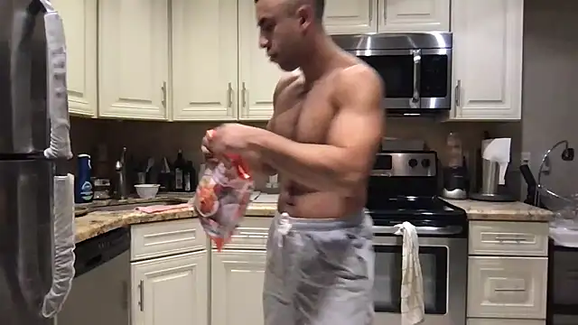 Snapshot of BigGuyMuscle chatting on July 2, 2:00 am BigGuyMuscle online show from July 2, 2:00 am