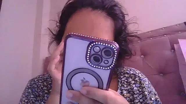 Snapshot of annarose19 chatting on April 18, 4:44 pm annarose19 online show from April 18, 4:44 pm