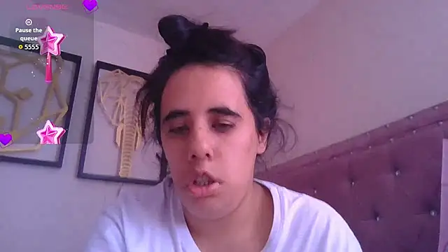 Snapshot of annarose19 chatting on May 30, 6:05 pm annarose19 online show from May 30, 6:05 pm