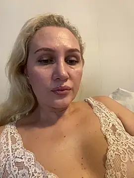 YourBlondee online show from December 3, 3:25 am