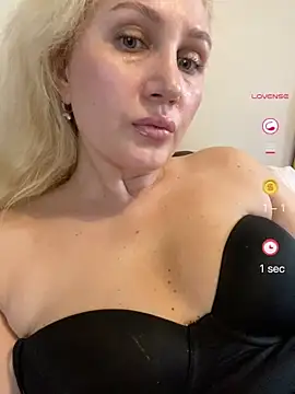 YourBlondee online show from May 8, 3:34 am