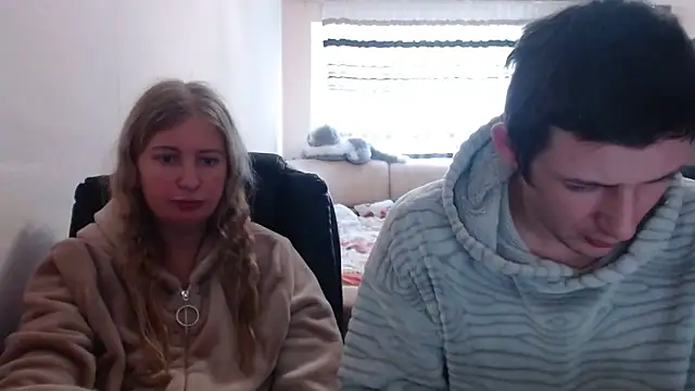 Snapshot of PeterAndJen chatting on February 22, 9:45 am PeterAndJen online show from February 22, 9:45 am