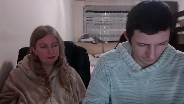 Snapshot of PeterAndJen chatting on February 22, 4:30 pm PeterAndJen online show from February 22, 4:30 pm