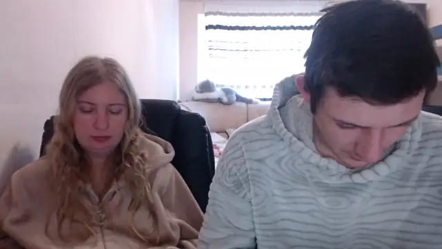 Snapshot of PeterAndJen chatting on February 23, 10:06 am PeterAndJen online show from February 23, 10:06 am