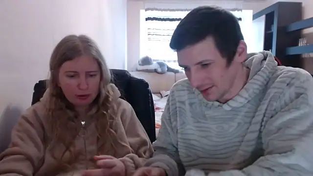 Snapshot of PeterAndJen chatting on February 23, 1:10 pm PeterAndJen online show from February 23, 1:10 pm