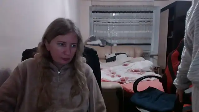 Snapshot of PeterAndJen chatting on February 23, 7:17 pm PeterAndJen online show from February 23, 7:17 pm