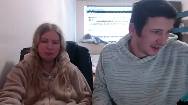 Snapshot of PeterAndJen chatting on February 24, 2:15 pm PeterAndJen online show from February 24, 2:15 pm