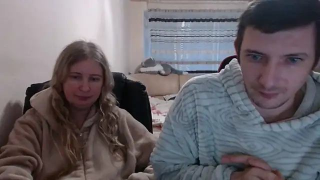 Snapshot of PeterAndJen chatting on February 24, 5:20 pm PeterAndJen online show from February 24, 5:20 pm
