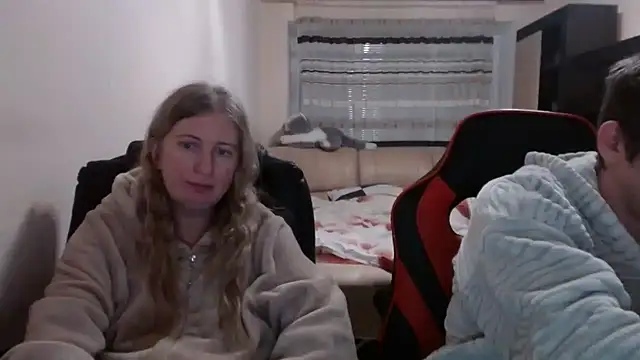 Snapshot of PeterAndJen chatting on February 24, 8:25 pm PeterAndJen online show from February 24, 8:25 pm