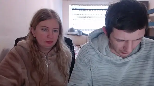 Snapshot of PeterAndJen chatting on February 25, 6:58 am PeterAndJen online show from February 25, 6:58 am
