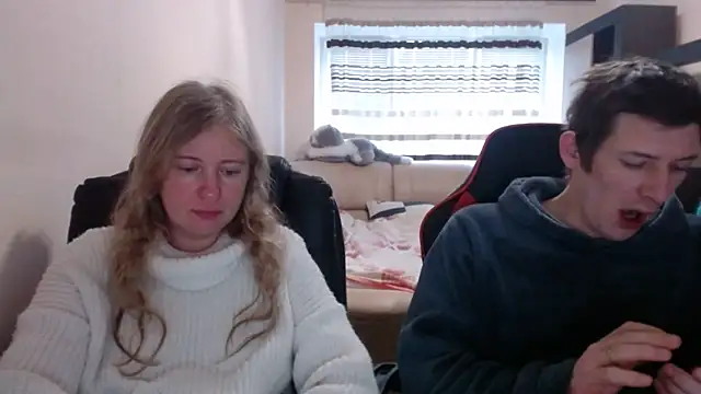 Snapshot of PeterAndJen chatting on February 28, 7:15 am PeterAndJen online show from February 28, 7:15 am