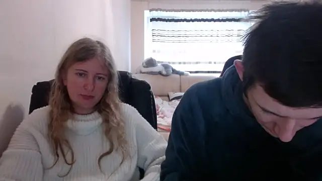 Snapshot of PeterAndJen chatting on February 28, 10:20 am PeterAndJen online show from February 28, 10:20 am