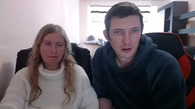 Snapshot of PeterAndJen chatting on March 1, 10:45 am PeterAndJen online show from March 1, 10:45 am