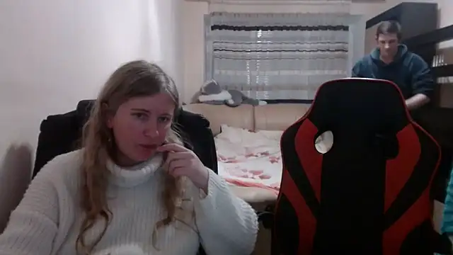 Snapshot of PeterAndJen chatting on March 1, 5:05 pm PeterAndJen online show from March 1, 5:05 pm