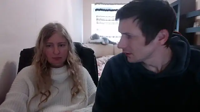 Snapshot of PeterAndJen chatting on March 2, 4:42 pm PeterAndJen online show from March 2, 4:42 pm