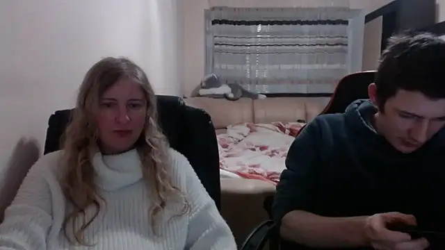 Snapshot of PeterAndJen chatting on March 2, 7:45 pm PeterAndJen online show from March 2, 7:45 pm