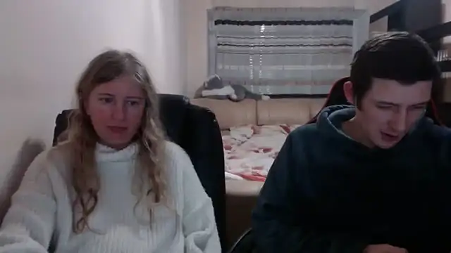 Snapshot of PeterAndJen chatting on March 3, 6:37 am PeterAndJen online show from March 3, 6:37 am