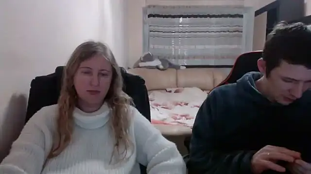 Snapshot of PeterAndJen chatting on March 3, 6:55 pm PeterAndJen online show from March 3, 6:55 pm