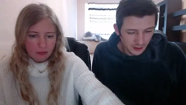 Snapshot of PeterAndJen chatting on March 4, 12:55 pm PeterAndJen online show from March 4, 12:55 pm