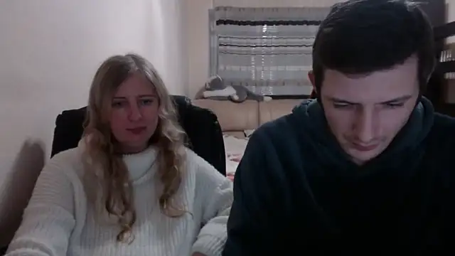 Snapshot of PeterAndJen chatting on March 5, 6:44 am PeterAndJen online show from March 5, 6:44 am