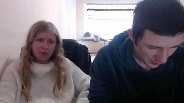Snapshot of PeterAndJen chatting on March 5, 12:00 pm PeterAndJen online show from March 5, 12:00 pm