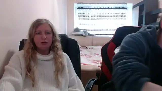 Snapshot of PeterAndJen chatting on March 6, 3:02 pm PeterAndJen online show from March 6, 3:02 pm