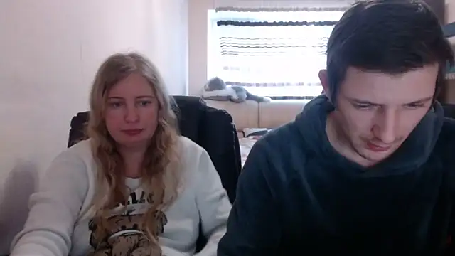 Snapshot of PeterAndJen chatting on March 9, 9:46 am PeterAndJen online show from March 9, 9:46 am