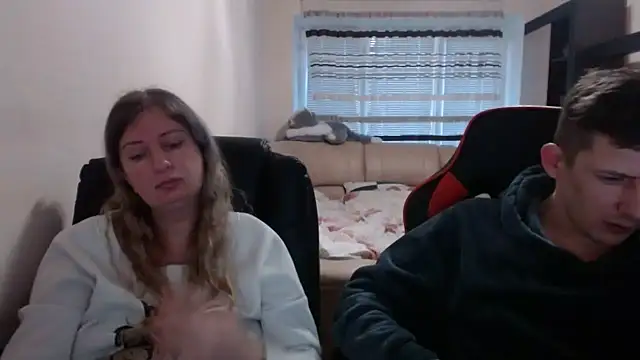 Snapshot of PeterAndJen chatting on March 13, 6:58 am PeterAndJen online show from March 13, 6:58 am