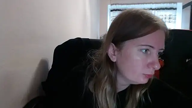 Snapshot of PeterAndJen chatting on October 9, 8:01 am PeterAndJen online show from October 9, 8:01 am