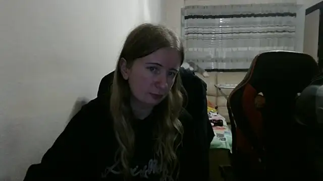 Snapshot of PeterAndJen chatting on October 10, 8:19 pm PeterAndJen online show from October 10, 8:19 pm