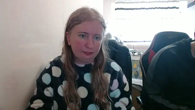 PeterAndJen online show from April 2, 4:37 pm