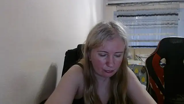 Snapshot of PeterAndJen chatting on June 17, 5:58 pm PeterAndJen online show from June 17, 5:58 pm
