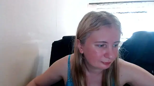 Snapshot of PeterAndJen chatting on June 22, 4:59 pm PeterAndJen online show from June 22, 4:59 pm