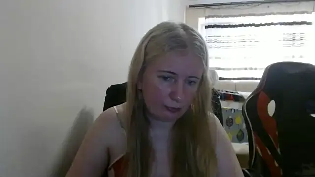 Snapshot of PeterAndJen chatting on June 24, 5:34 pm PeterAndJen online show from June 24, 5:34 pm