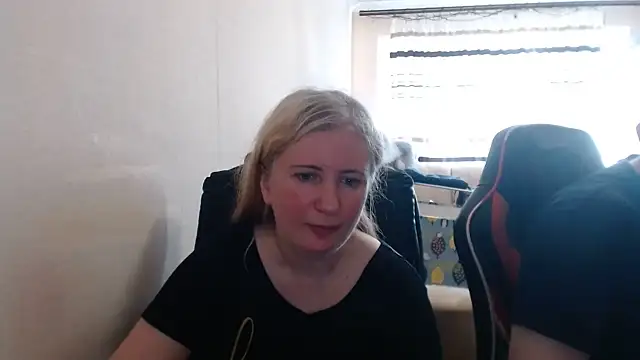 Snapshot of PeterAndJen chatting on June 28, 4:57 pm PeterAndJen online show from June 28, 4:57 pm